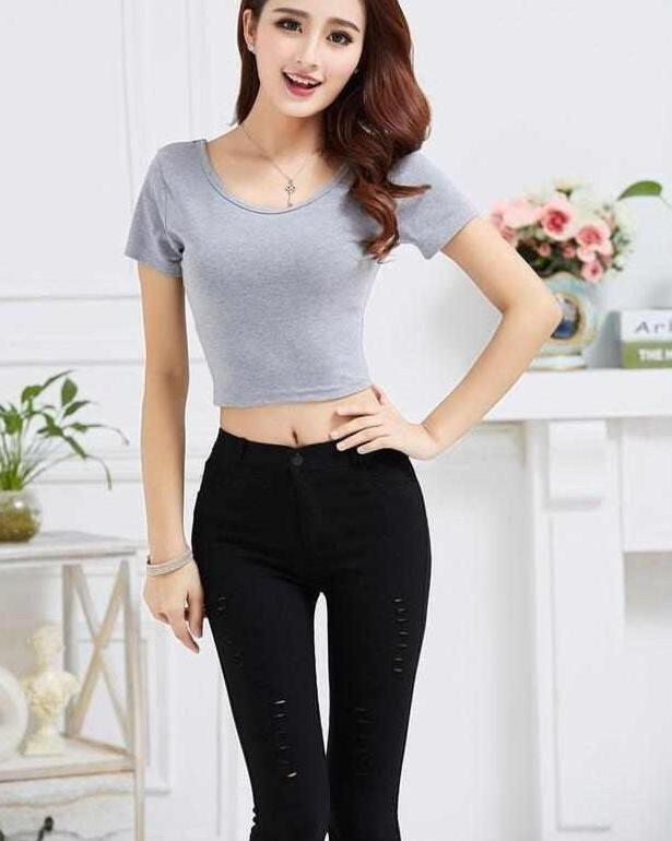 时尚街拍:甜美温婉的牛仔裤美女,彰显女人的生活姿态!