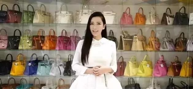 你知道世界上拥有最多爱马仕包包的女人是谁吗?!