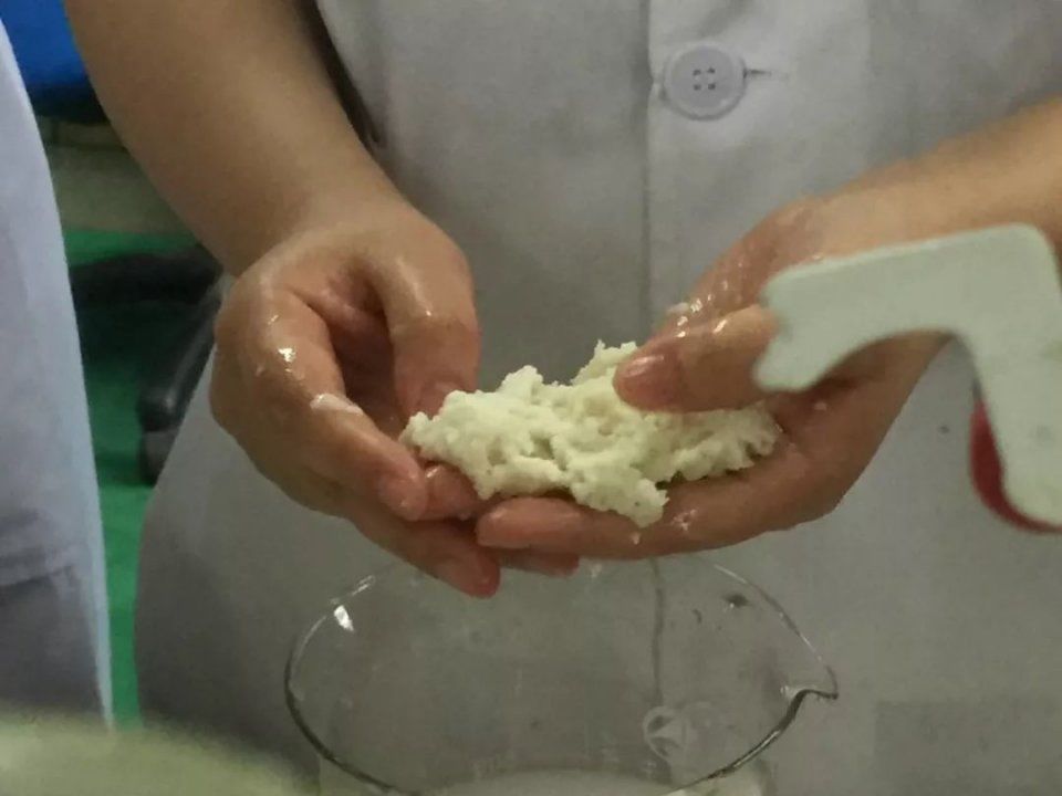 馒头里面有纸浆?宁夏食药监局亲测证实,系谣言!