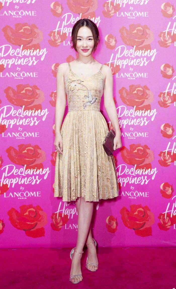 霍思燕真厉害！这紧身裤硬是塞进去吧？网友：刚生完孩子就恢复成