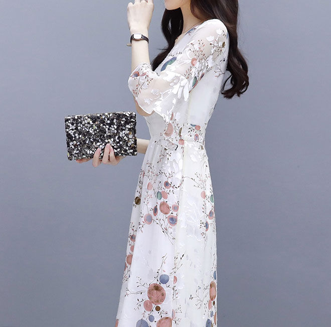 如今7080后女人，一个比一个性感有女人味，魔鬼身材风情万种