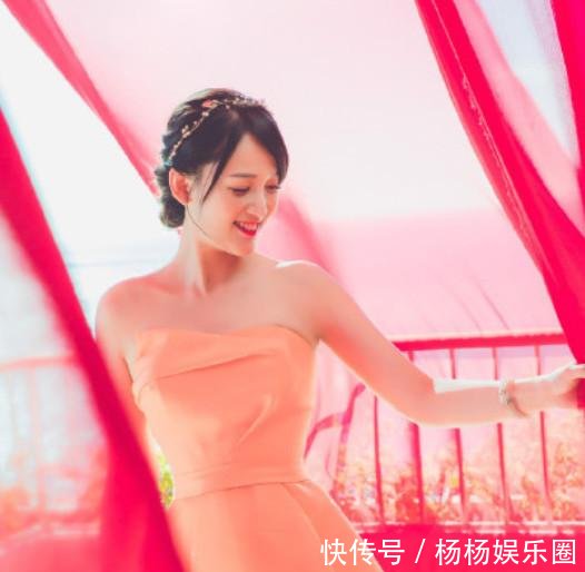 陈乔恩的裙子是成精了直接长了一张“嘴”，还吞下了好多烂布条