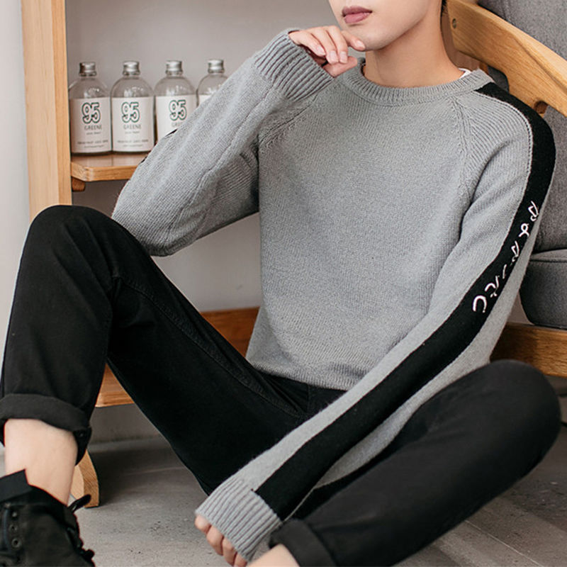 天气慢慢转凉了，这款毛衣是今年特别流行的款式，穿上特别有品味