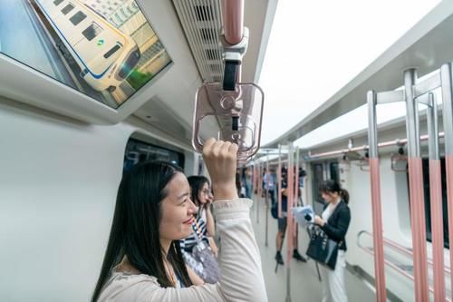  捷运@去卫星厅登机是一种怎样的体验？首批“尝鲜”旅客已遭羡慕