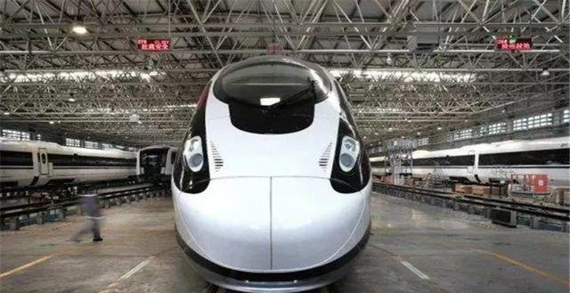 中国高铁再创辉煌，双层卧铺高铁通行了，旅客表示像住宾馆