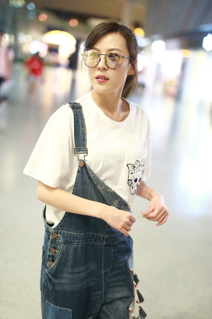 杨颖与李金铭节目相遇，网友：一个女神、一个女神经？