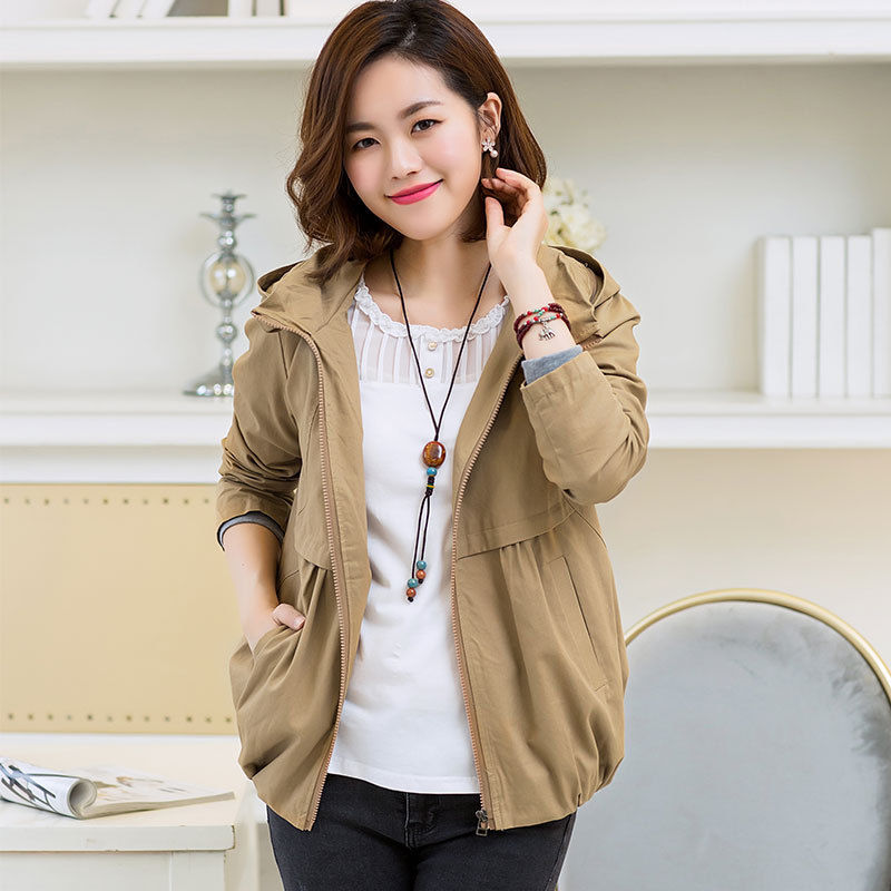 女人怕不怕冷，也别傻买羽绒服!瞧这新出薄外套，不厚不薄刚刚好