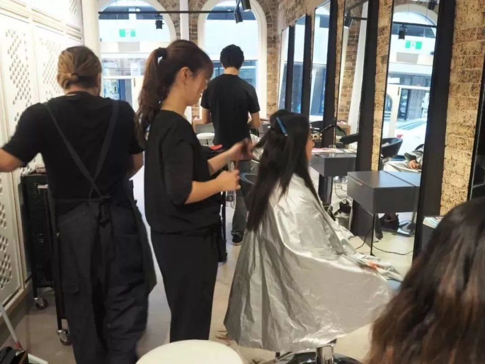 还在流行小奶狗?Instagram盐系小哥哥火遍悉尼CBD，只因他修长有