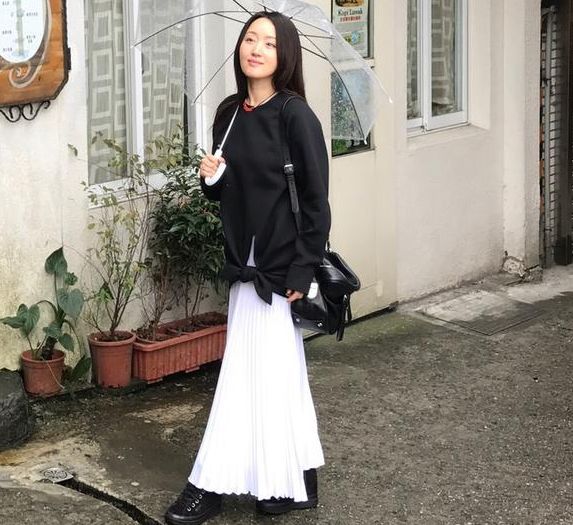 杨钰莹为扮嫩,46岁活生生穿成16,然而脚上鞋子却暴露了一切