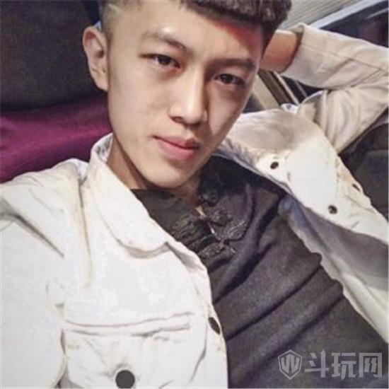 快手小伊伊被方丈睡过 目前牌牌琦和小伊伊分