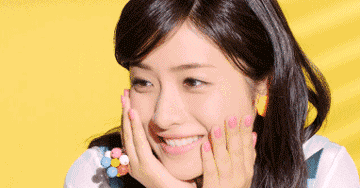 你忘不了又不敢随意撩的女孩，都好看得很有底气