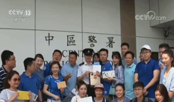 受伤香港警员对暴徒喊话：我们香港警察绝对会果断执法！