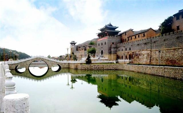 山西有座蜂窝式古城堡,用蛋清与糯米砌墙,过去只有几十户人家