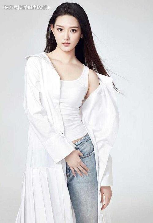 90后妹子穿搭紧身裤，特有女人味，特显女神魅力