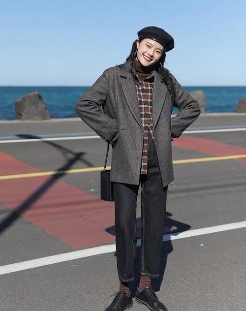  『小姐姐』西装尽量不要配西裤，学学今年小西装的“新搭配”，时髦不撞衫！