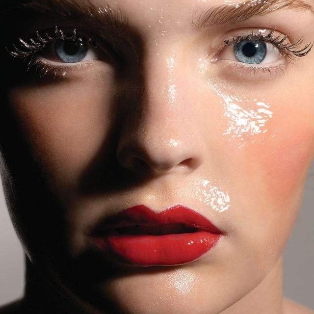 睡醒后脸上出现3个小窍门，证明毛孔里积满了螨虫，已经溢出来了