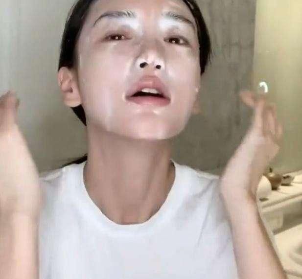  『女人』女人不想老得快，就要坚持这样做，皮肤也会变得细腻光滑
