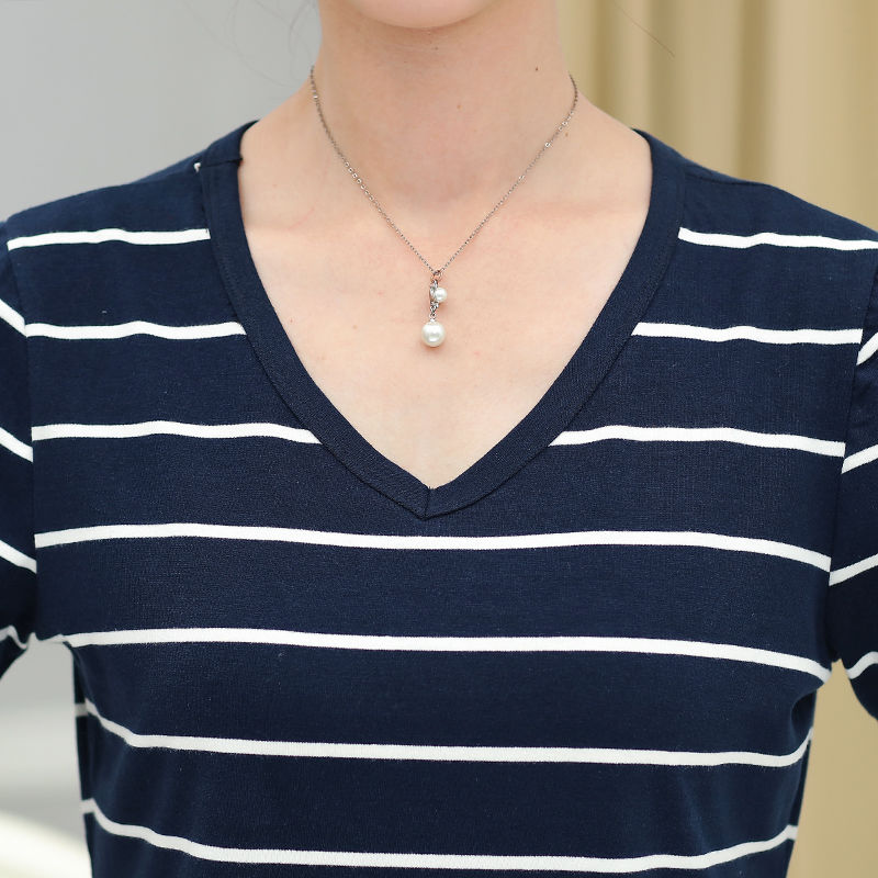 哇塞!50岁妈妈真会打扮，只穿这高贵“妈妈装”，美得怦然心动