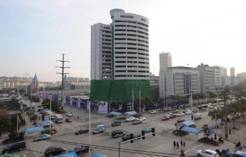  「名气」湖北省经济发达的城市，不是宜昌跟襄阳，而是名气不大