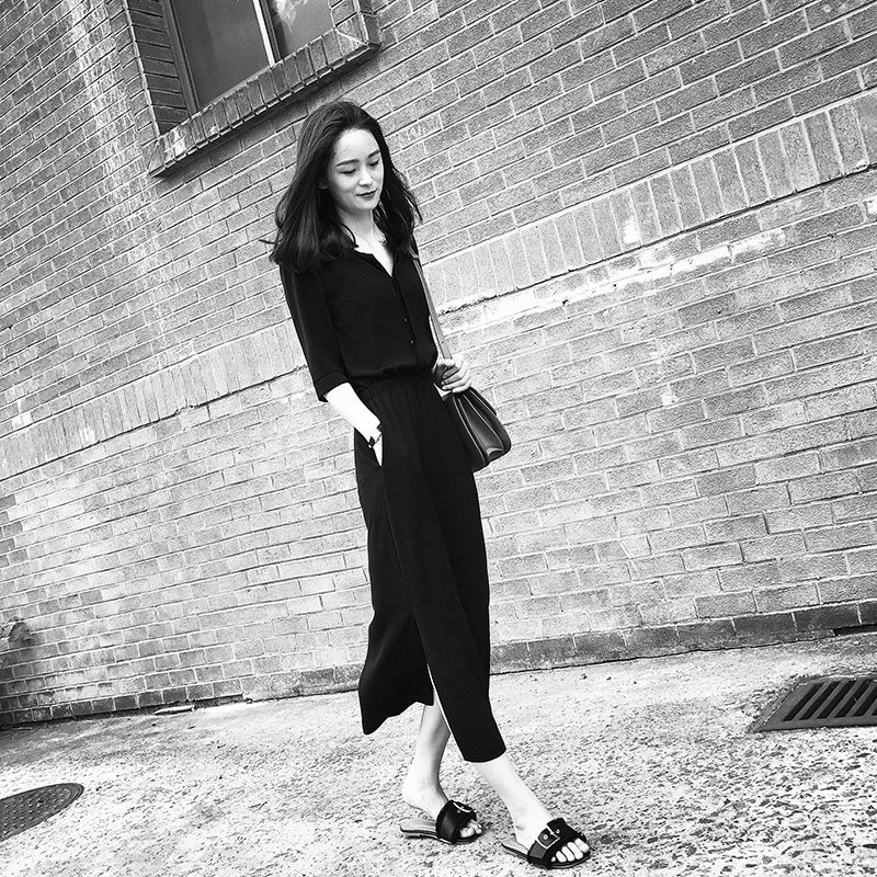 有一种裙叫“粉嫩裙”，比套装洋气，比旗袍有魅力，美的清新脱俗