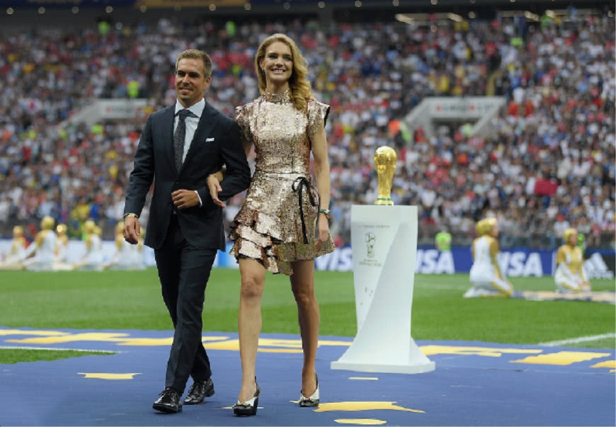 大力神杯超模已经36岁了，还有5个孩子，却依然美得像个传奇