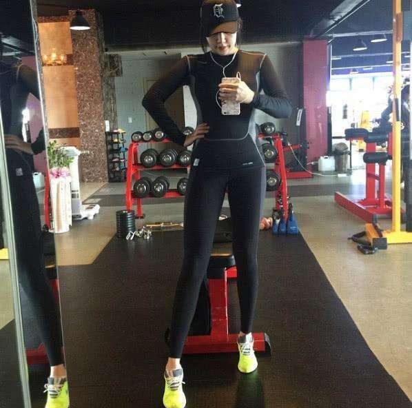 韩过健身达人, 身材大码欧美范, 健身房只能穿男人衣服