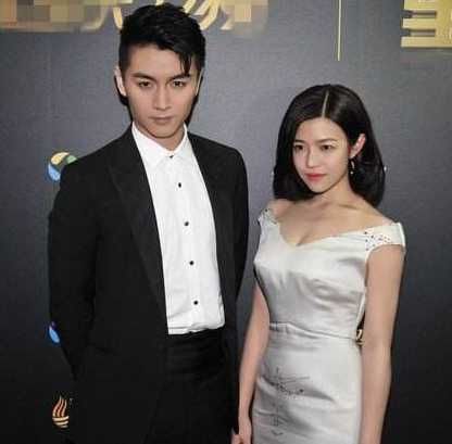 陈妍希陈晓出席活动,陈晓:媳妇,你这样穿我挺尴尬的!