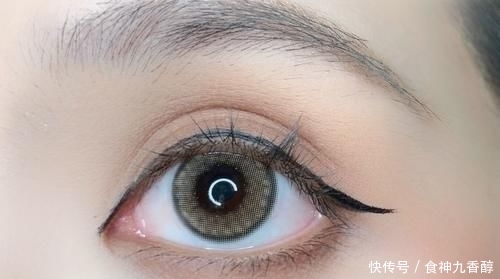  「粉底」这5个新手化妆误区，90%的人都犯过！难怪你的妆容越画越丑！