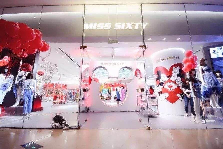 她在衰落之时被温州大佬收购，如今竟然位居女装品牌前列?牛逼!