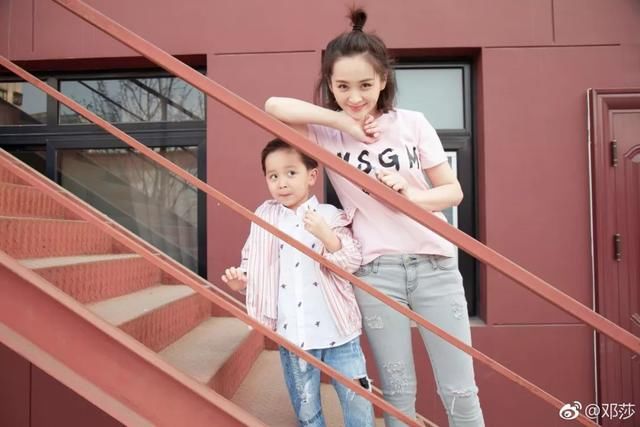 有了这些爱抢镜的萌娃，辣妈们连凹造型都省了！