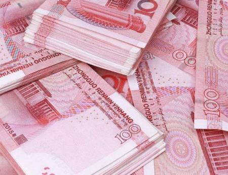 500万人民币存银行，一年利息能得多少钱？穷人和富人分别这样说