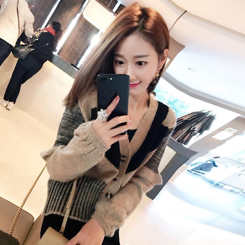 入秋早晚温差大，建议多穿“小香风套装”，有温度更有风度