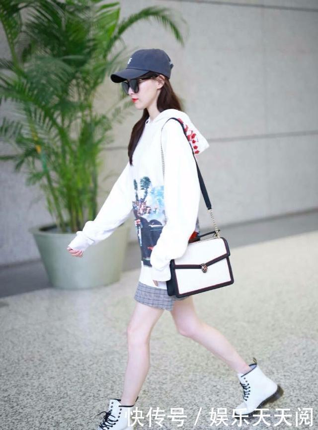 看到唐嫣的腿我沉默了，这才是真正的漫画腿吧！网友：羡慕罗晋！