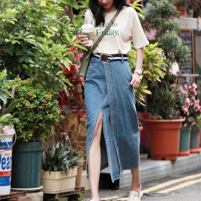 牛仔助攻,半裙演绎经典穿搭