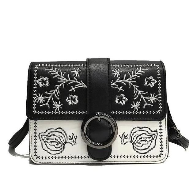 超模Candice身穿白色连体比基尼海边度假秀身材