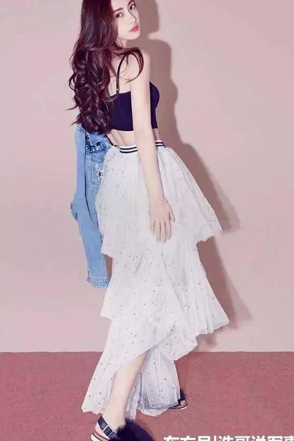 38岁高圆圆和29岁杨颖撞衫,差距尴尬,一个女神一个像路人