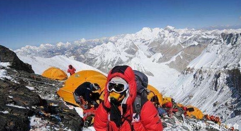 爬珠穆朗玛峰时，遇到有人摔倒，能俯身去扶？专家：千万不能去管
