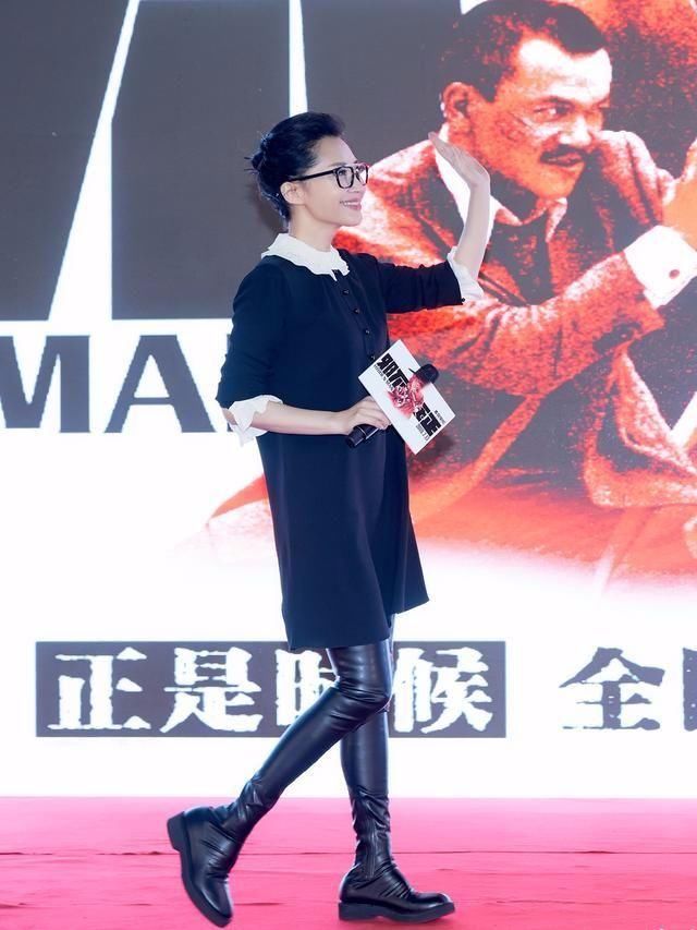 许晴不是扮嫩，是真少女！穿一身牛仔衣美出新高度，一点都不显老