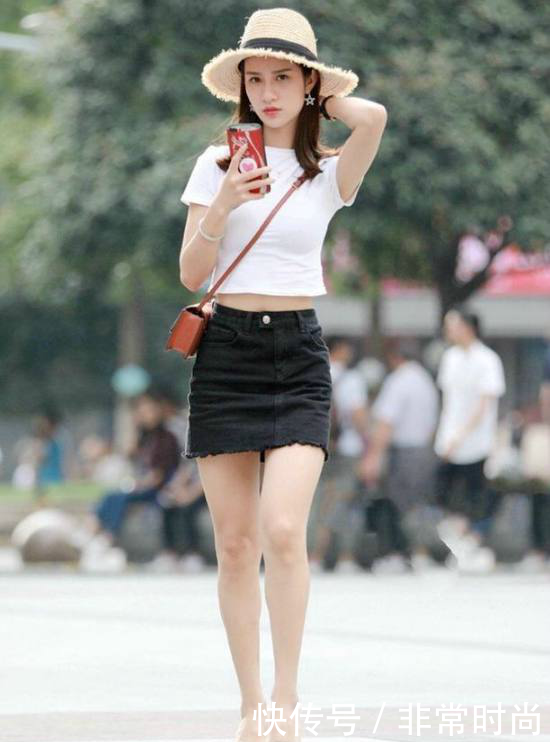 街拍：性感靓丽大方时尚的小姐姐，穿着亲切甜美清新曼妙动人！
