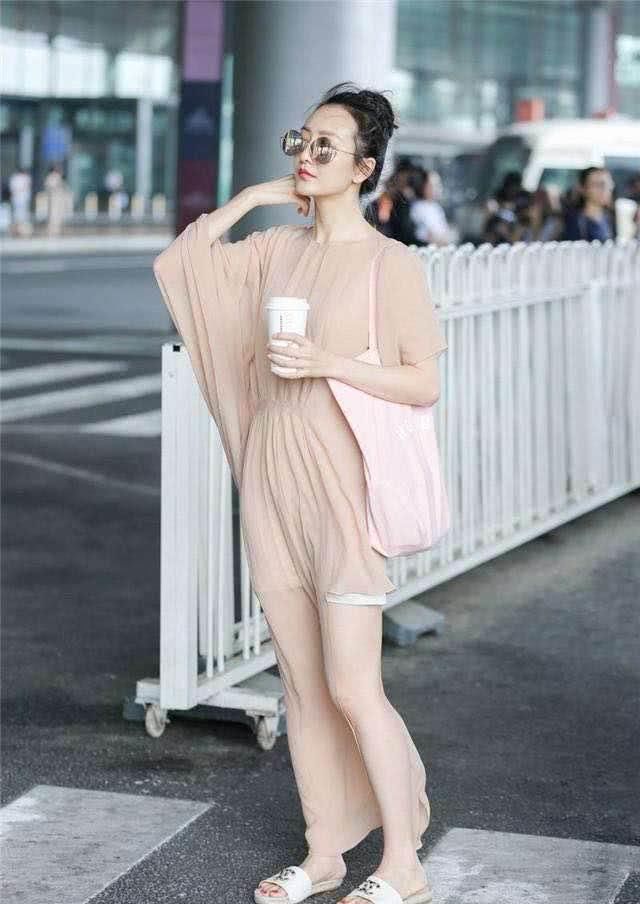  #过时#百褶裙过时了，今天流行鸳鸯裙，时髦的人都在穿