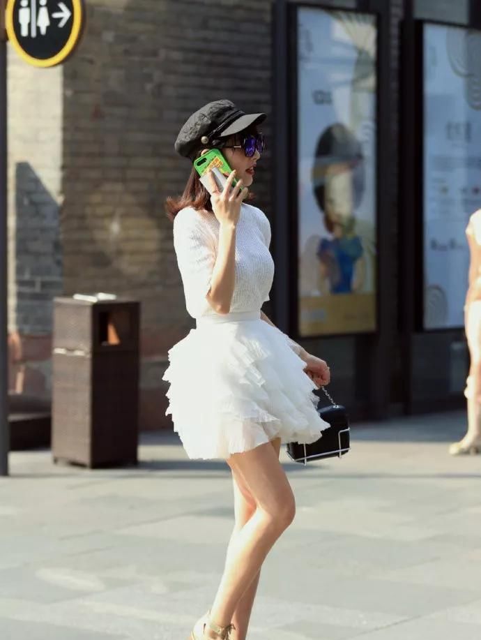  『气质』街拍:给人一种淑女的感觉,小姐姐一定极其温柔,长相就能看出来