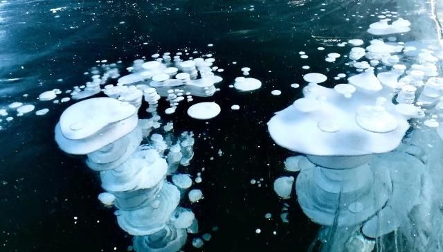 大兴安岭漠河观音山惊现“冰泡”奇观