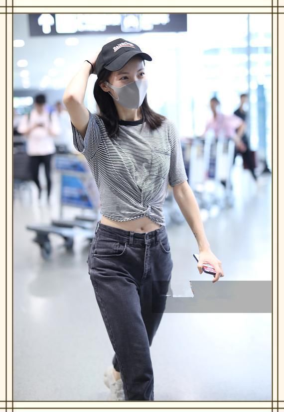 金晨不过在T恤上打了个结，不仅小蛮腰出来了，连腿都长一大截！