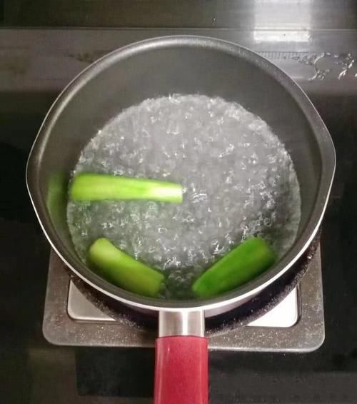 「女人」它是天然“美容水”,女人常吃皮肤白了、细嫩了,斑点都没了!