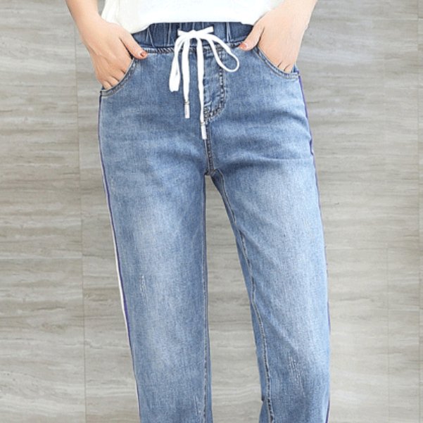 女人身材丰满，就要穿这种短裤，时髦又看着就很显嫩