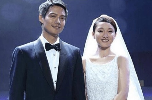 真的假的？ 周迅与老公疑似已领离婚证 与窦靖童关系亲密不简单..