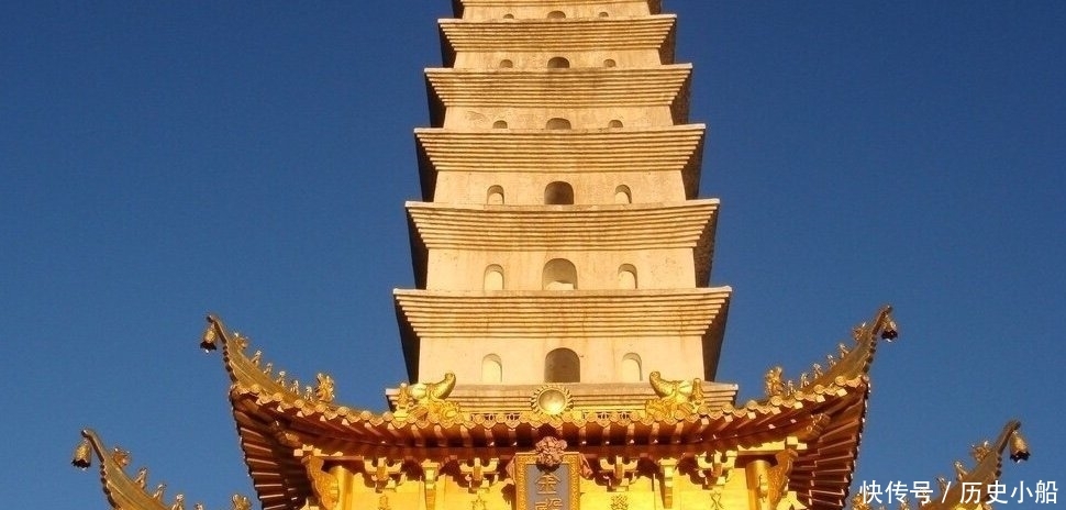 徐霞客两次居留鸡足山,被誉为“天开佛国”,此山之后,天下无山