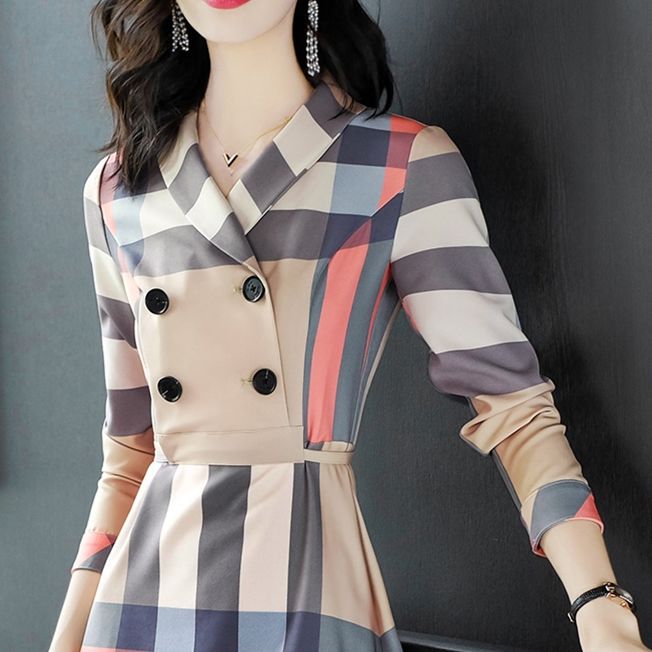 60后女人，若不缺钱!就穿这样的“妈妈装”，端庄优雅显高贵