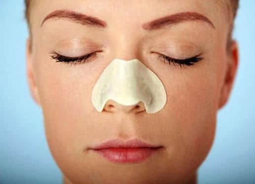 鼻子上布满黑头，分享四个去黑头技巧，让肌肤干净起来