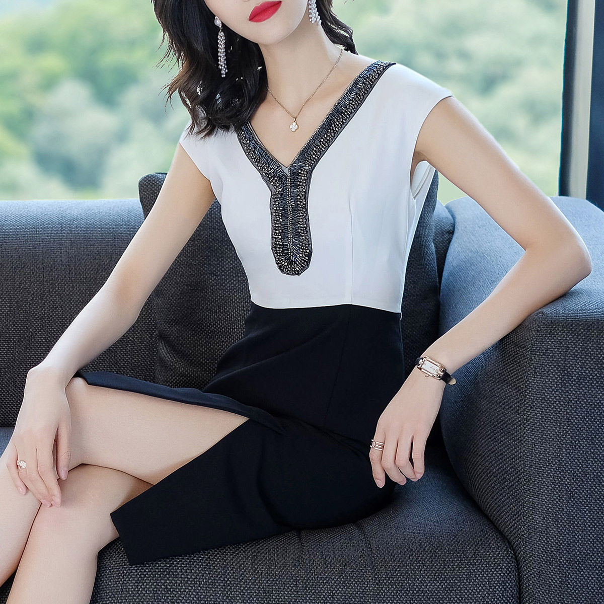 身材条件不错的女人，一定要多穿气质包臀裙，展现迷人身姿，美爆